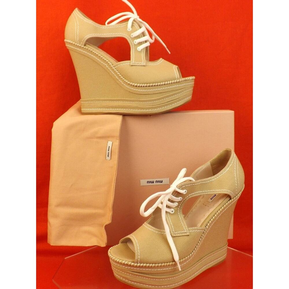 NIB MIU MIU PRADA 5KZ006 BEIGE CANVAS STITCHED OPEN TOE LACE WEDGE PUMPS 39.5